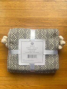 Motini Tasseled Cotton Throw Blanket 50” X 60” NEW